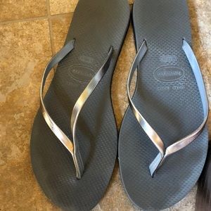 Havaianas size 37-38 flip flops in silver